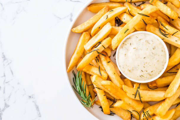 french fries with sauce - Φωτογραφία, εικόνα