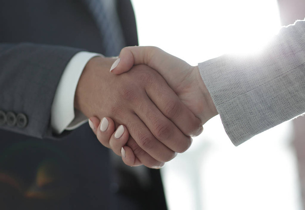 Business people shaking hands isolated on white background - Foto, afbeelding