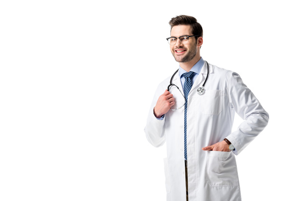 Beau médecin portant un manteau blanc avec stéthoscope isolé sur blanc
 - Photo, image