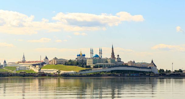 Kazan Kremlin. River yansıması ile görüntüleyin. Kazan, Rusya Federasyonu - Fotoğraf, Görsel