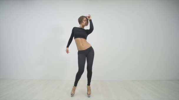 Woman exercise pole dance. Slow motion - Metraje, vídeo