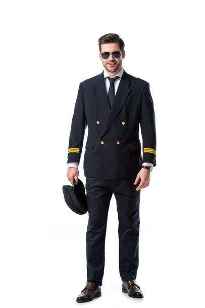 joven piloto barbudo en uniforme y gafas de sol aisladas en blanco
 - Foto, Imagen