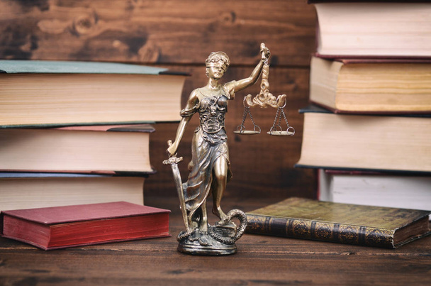 Scales of Justice, Justitia, Lady Justice and Law books in the background. - Foto, Imagen