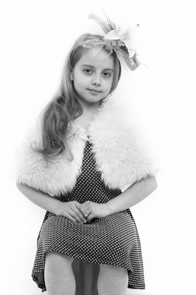 Child wear fur cape and dress - Φωτογραφία, εικόνα
