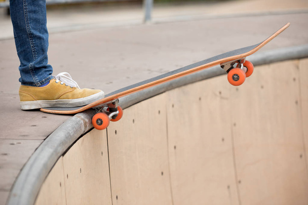 Cropped image of kateboarder practicing on skatepark ramp - Foto, Bild
