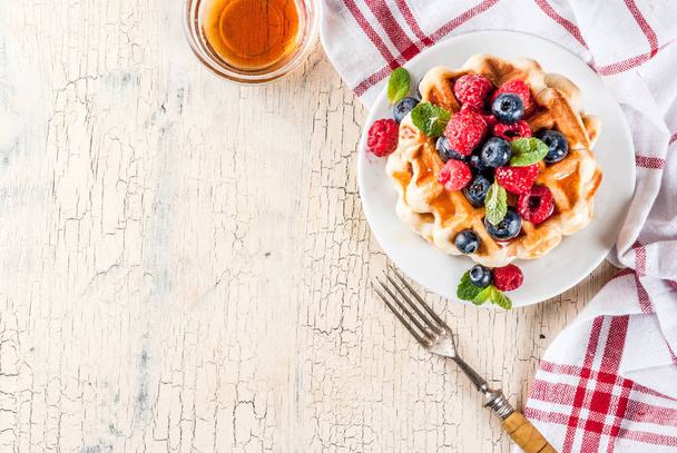 Belgian waffles with raspberries, blueberries and syrup, homemad - Foto, Imagen