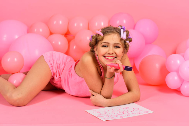 little girl at white blank with painted hearts. Valentines day concept - Foto, Imagen