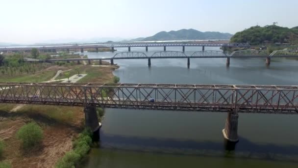 Různé mosty na Nakdonggang mezi Samrangjin a Gimhae, Jižní Korea, Asie / různé mosty na Nakdonggang mezi Samrangjin a Gimhae, Jižní Korea, Asie když Duben-19-2018 - Záběry, video