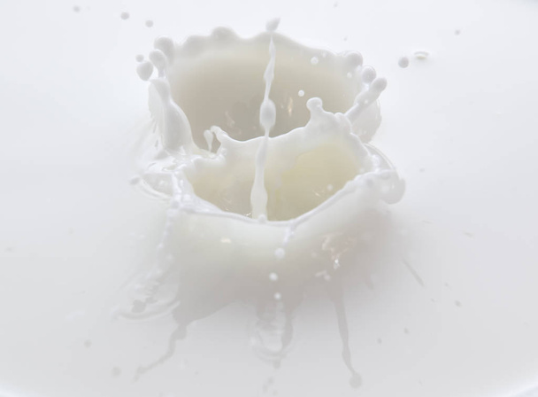 Splash and splashes from falling milk like a crown - Φωτογραφία, εικόνα