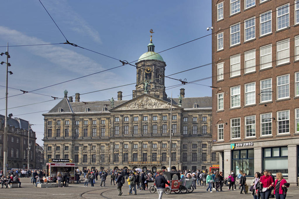 facade of the royal palace in the central square of Amsterdam. amsterdam holland netherlands. - Zdjęcie, obraz