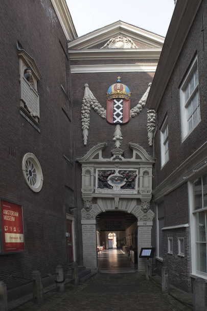Museo Pieni orpokoti Het Kleine Weeshuis. Cafe lähellä
. - Valokuva, kuva