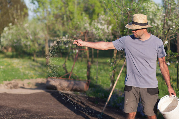 The gardener is laying out new grass. establishment of turf (Shallow DOF) - Foto, imagen