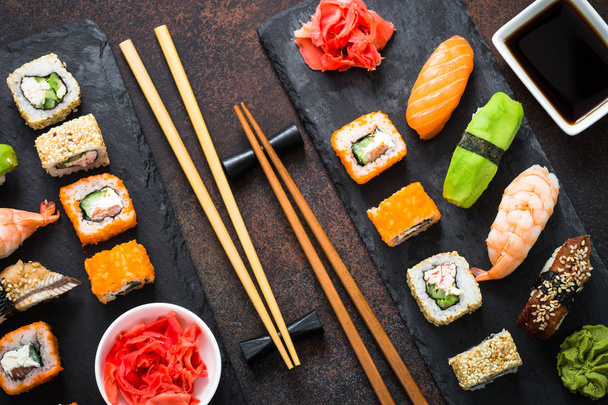 Sushi, maki, nigiri and sushi roll set top view - Foto, Imagen