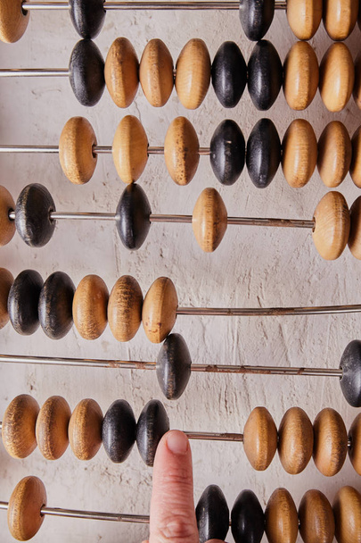 Abacus vintage sobre fondo de madera
 - Foto, Imagen