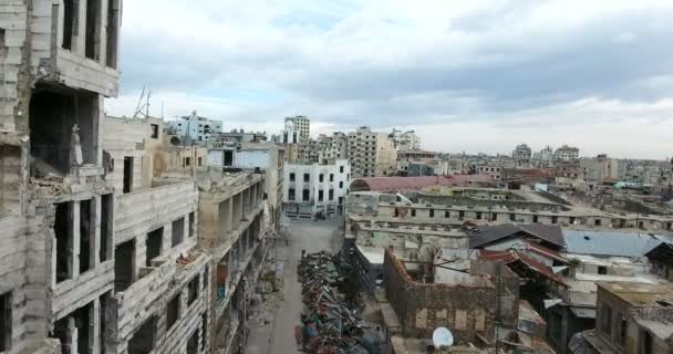 Un vuelo de un dron sobre la ciudad de Homs en Siria
   - Metraje, vídeo