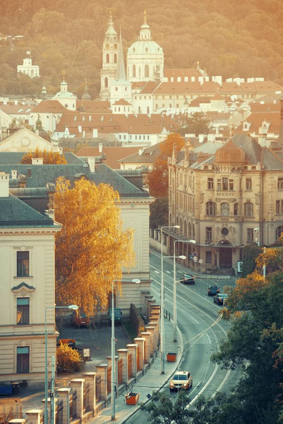 Praag skyline uitzicht op het dak met kerk en koepel in Tsjechië. - Foto, afbeelding