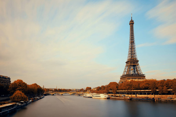 Seine en Eiffeltoren in Parijs, Frankrijk. - Foto, afbeelding