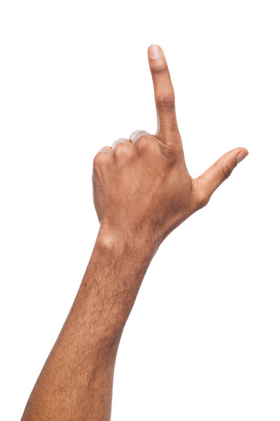 Mies käsi osoittaa esinettä etusormella eristettynä
 - Valokuva, kuva