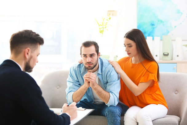 Family psychologist working with young couple in office - Fotoğraf, Görsel