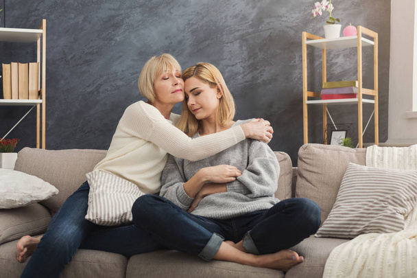 Adult mother and daughter together at home - Foto, Bild