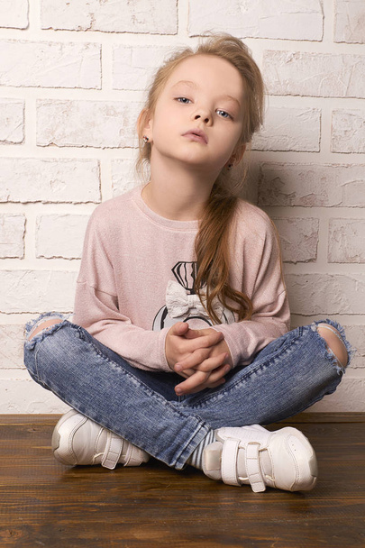 child Girl in ragged jeans and sneakers - Φωτογραφία, εικόνα
