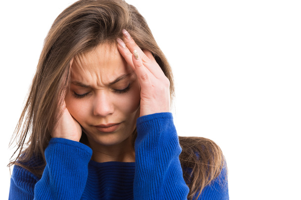 Mujer joven sufriendo dolor de cabeza
 - Foto, Imagen