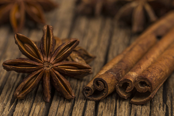 Star anise and cinnamon on old wooden table.  - Zdjęcie, obraz