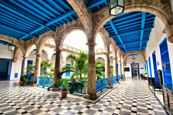 HAVANA, CUBA-DEC 19, 2015: Interior of a colonial building in ha - Photo, Image
