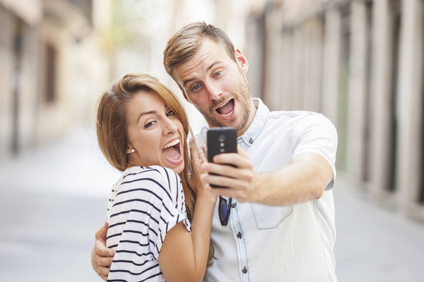 Happy couple doing selfie on urban  background. Travel concept - Fotografie, Obrázek