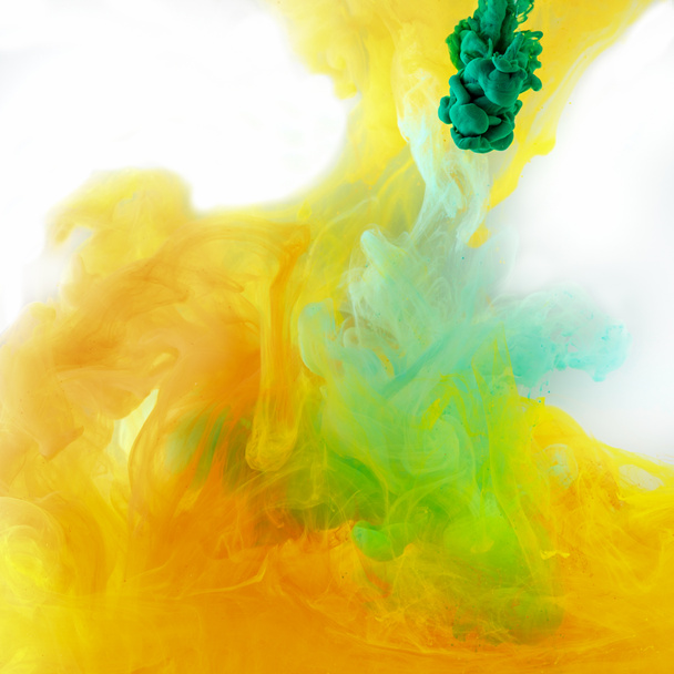 textura abstracta con pintura de acuarela verde y naranja en agua
 - Foto, imagen