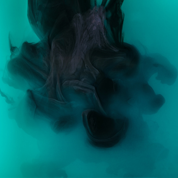 textura com tinta preta em água turquesa
 - Foto, Imagem