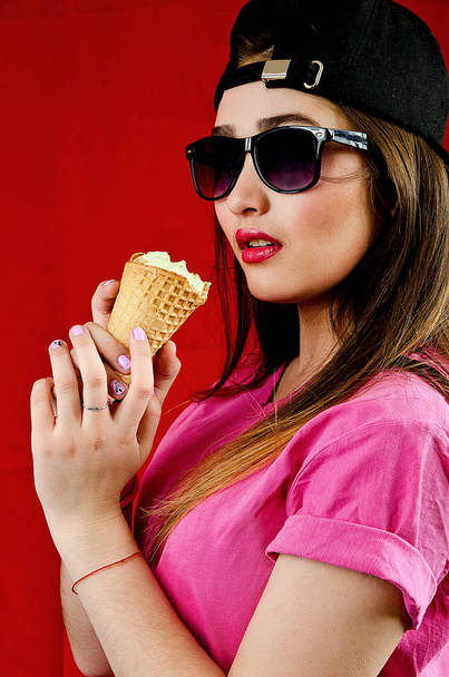 beautiful girl with ice cream - Fotó, kép