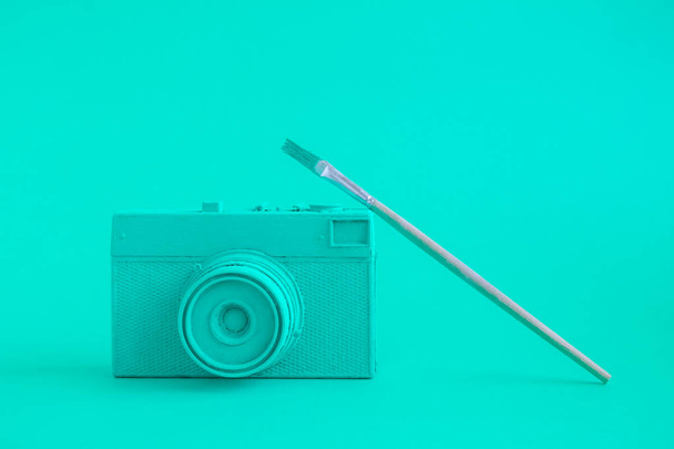 Vintage camera and brush abstract concept. - Foto, afbeelding