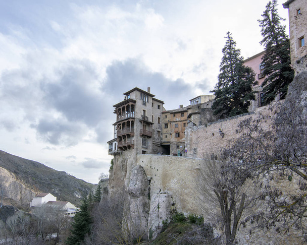 Maisons suspendues sur la façade de la rivière Huecar à Cuenca Espagne
 - Photo, image