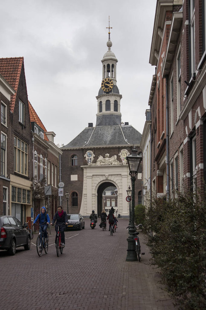 People visit old town in Den Bosch, Netherlands. Leiden is the 6th largest agglomeration in the Netherlands . - Foto, Bild