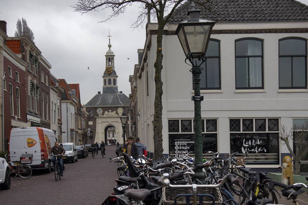 People visit old town in Den Bosch, Netherlands. Leiden is the 6th largest agglomeration in the Netherlands . - Foto, Imagen