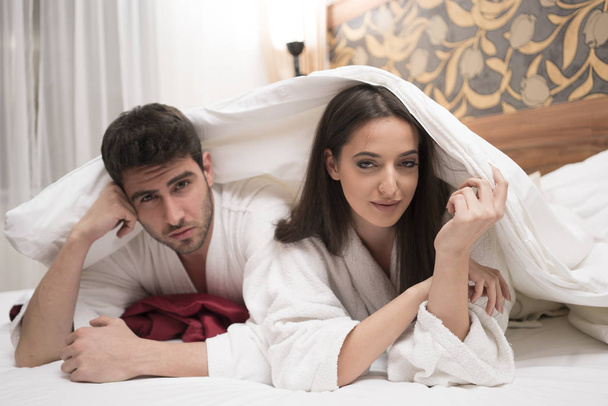 Beautiful happy young couple enjoying in bed after spa. Couple i - Foto, Imagen