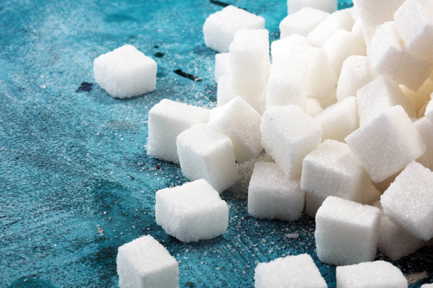 suikerklontjes. ongezond leven met witte suiker kubus - Foto, afbeelding