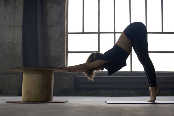 Formazione sportiva di yoga ragazza
 - Foto, immagini