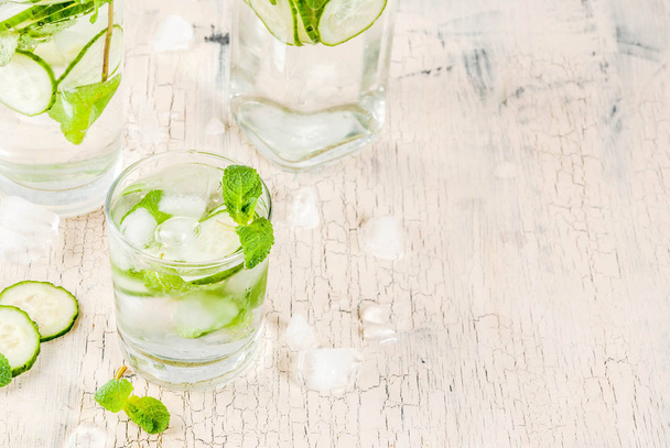 Mint and cucumber infused water - Фото, изображение