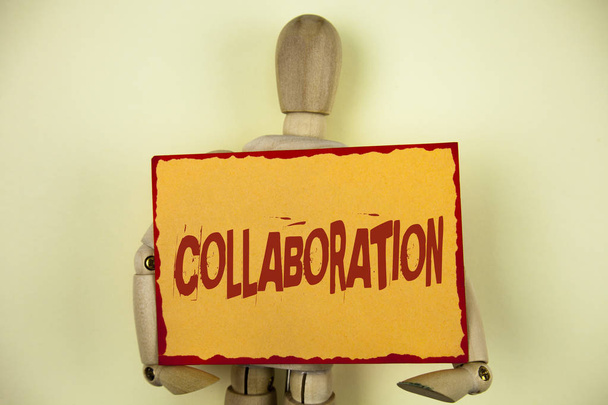 Conceptual hand writing showing Collaboration. Business photo text Global industries partnership with teamwork to help others win written on Sticky Note paper on plain background Wooden Robot Toy. - Photo, Image