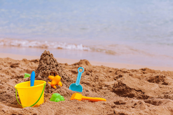 kids toys on tropical sand beach - Foto, Imagen