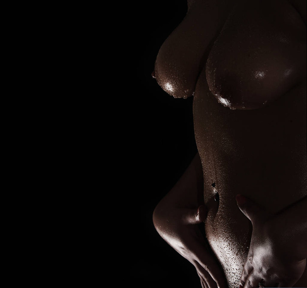 sexy mujer desnuda sobre un fondo negro
 - Foto, imagen