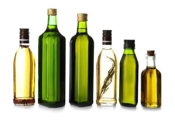 Botellas de vidrio con aceite de oliva sobre fondo blanco
 - Foto, Imagen