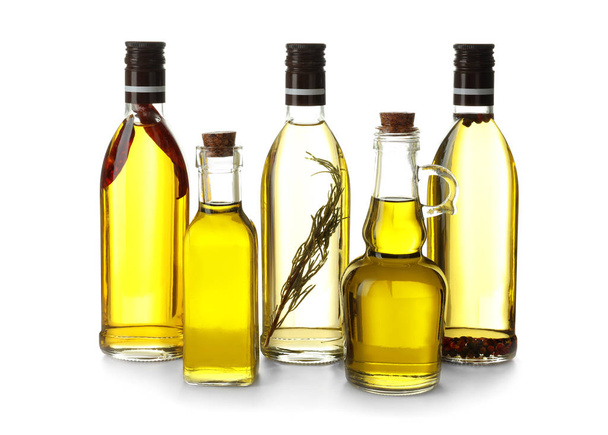 Szkła z oliwy z oliwek na białym tle - Zdjęcie, obraz