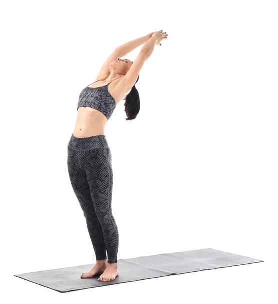 jonge vrouw oefenen yoga op witte achtergrond - Foto, afbeelding