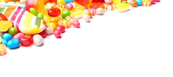 Lollipops saborosos e doces coloridos no fundo branco
 - Foto, Imagem