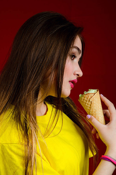 beautiful girl with ice cream - Foto, Imagem