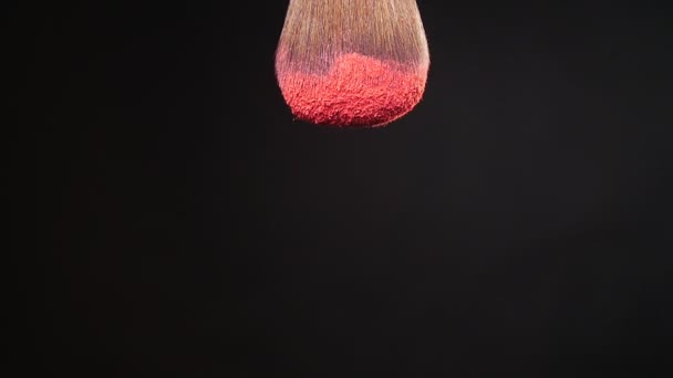 Powderbrush on black background with pink powder - Materiał filmowy, wideo