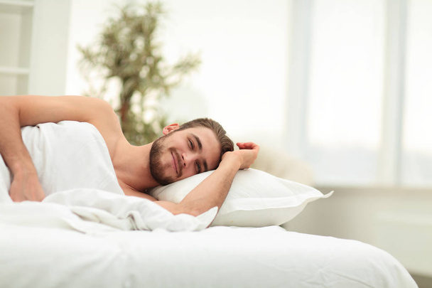 business man resting in a comfortable hotel room - Фото, зображення